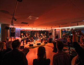 Volvo Car Warszawa - koncert Brygady Kryzys w salonie