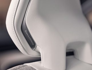 Volvo EX90 zagłówek Audio Bowers and Wilkins